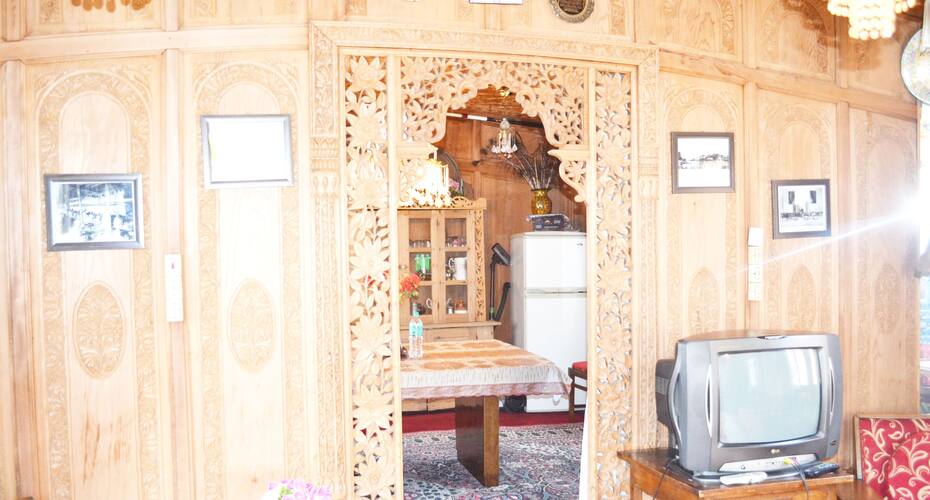 Shah Parie Houseboat, Srinagar 4